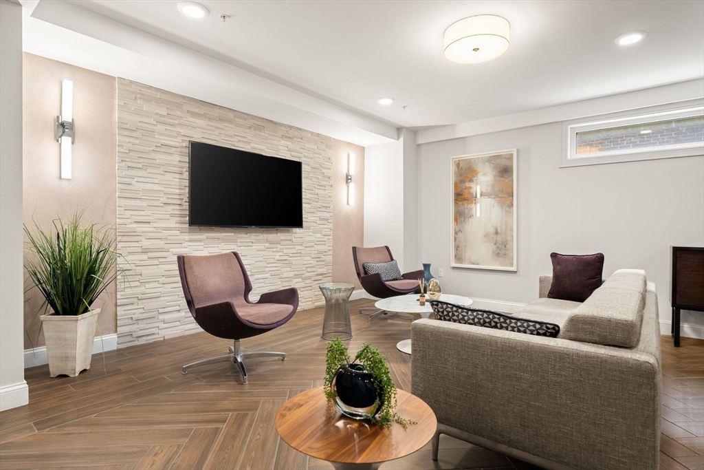 771 Harrison Ave # 2F
