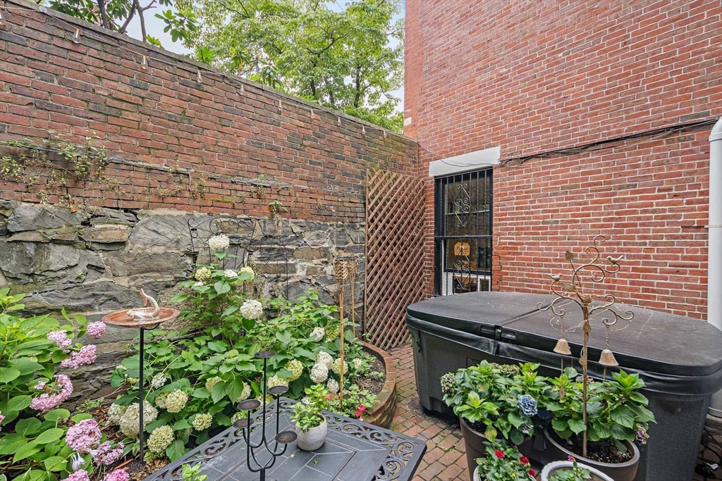 364 Marlborough St # 1