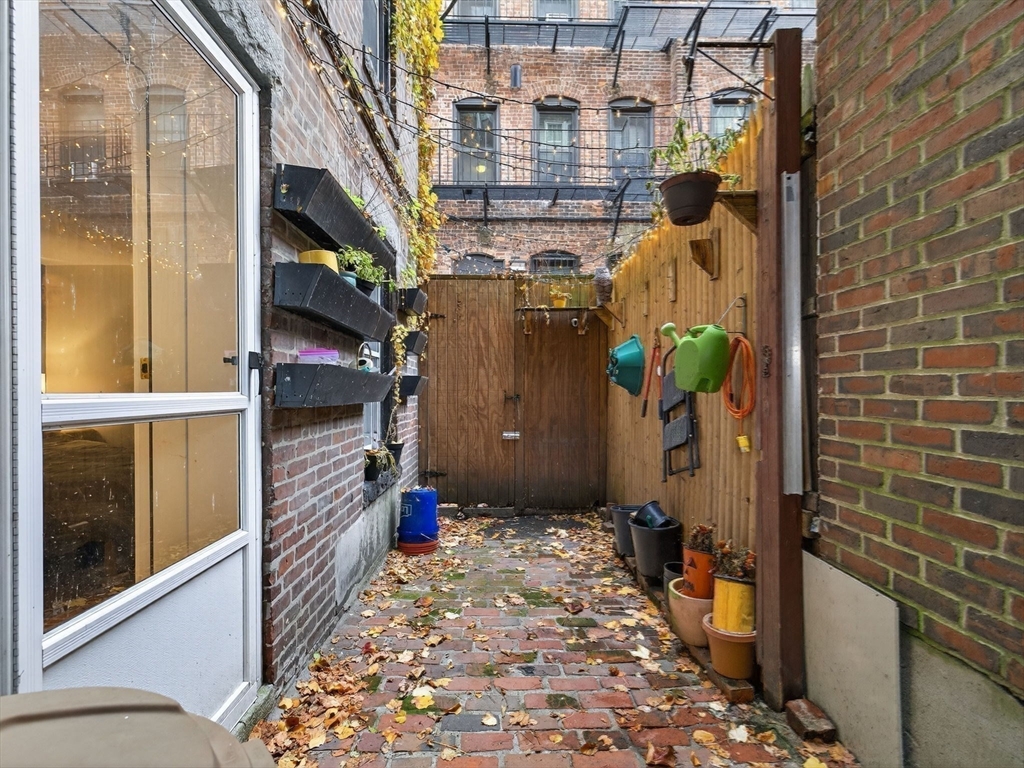 52 Temple Street