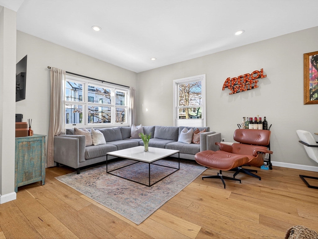 42 Oak St