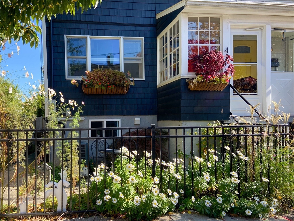 42 Oak St