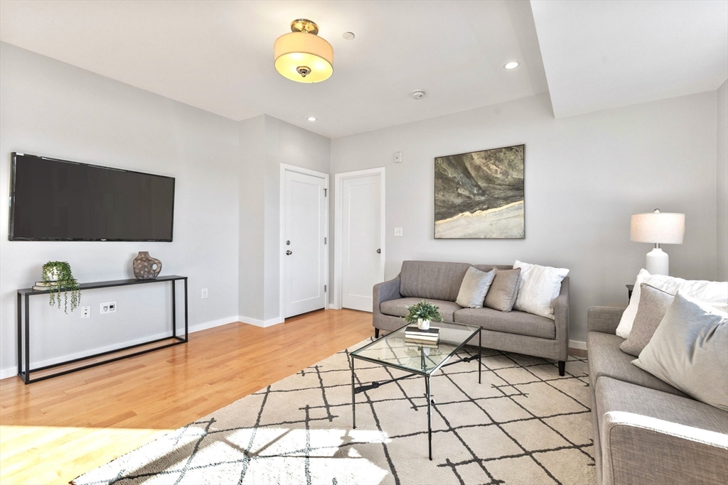 246 Boston St Unit: 9