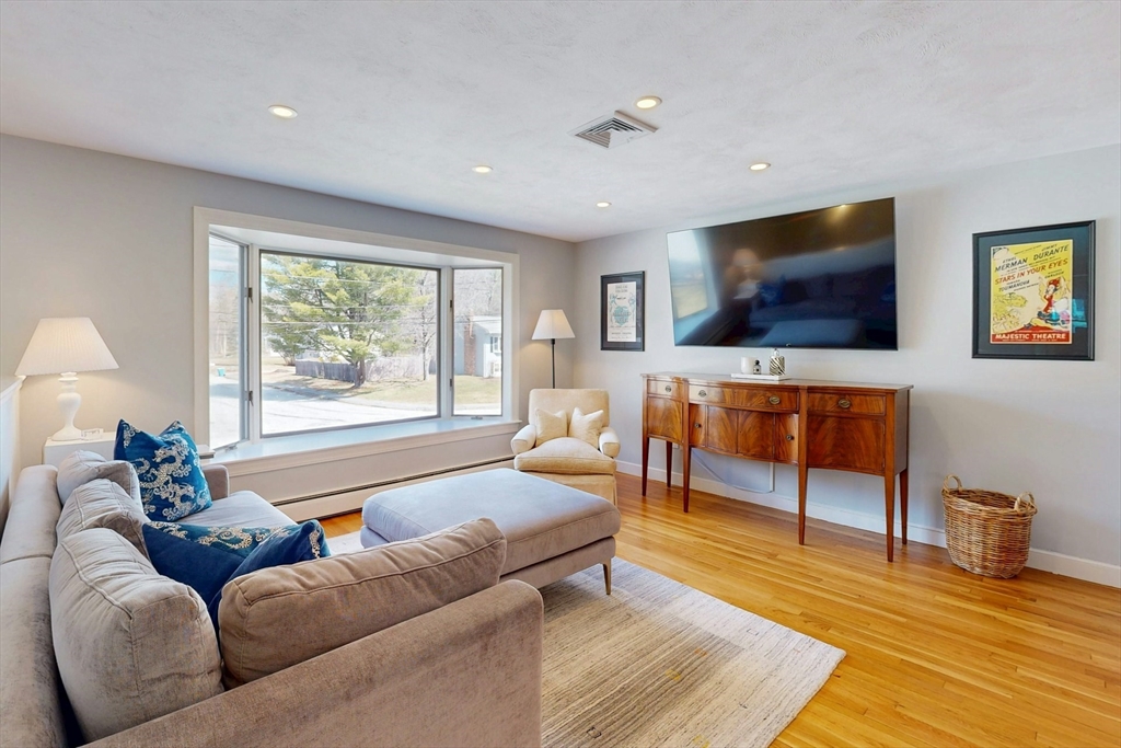 25 Longmeadow Rd