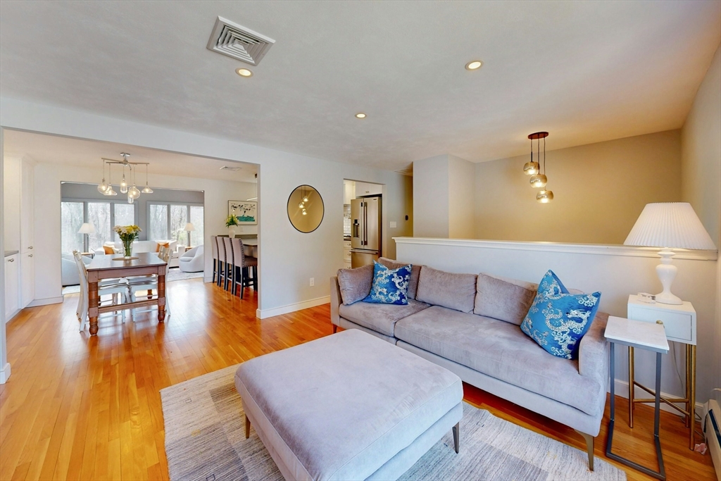 25 Longmeadow Rd