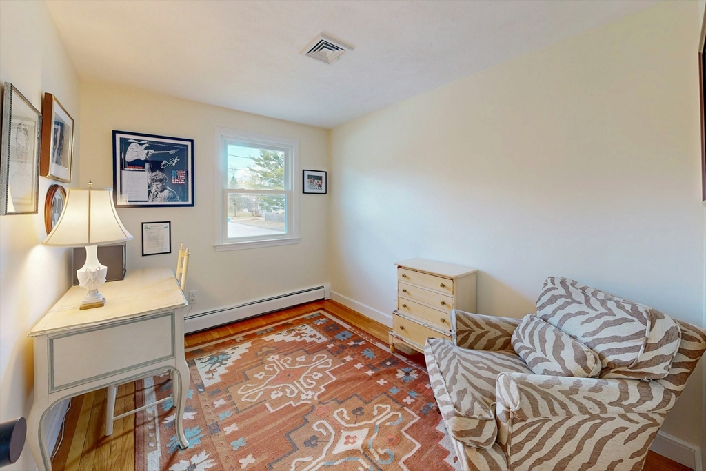 25 Longmeadow Rd
