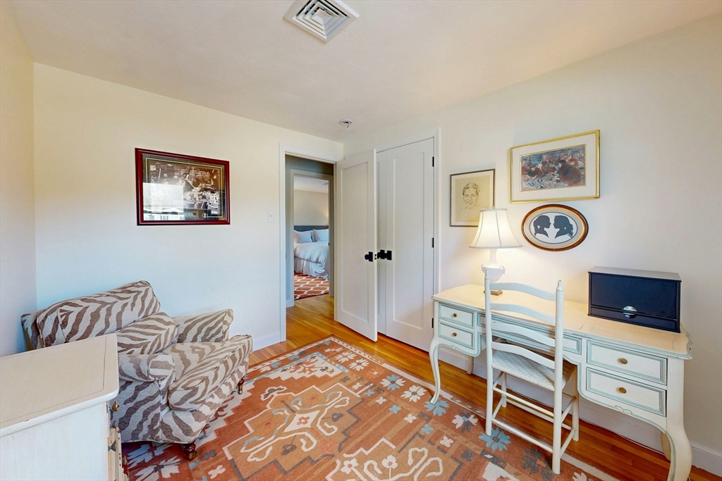 25 Longmeadow Rd