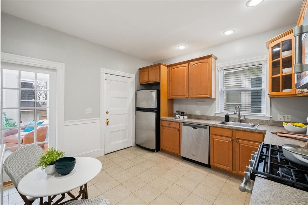 22 Jerome St # 2