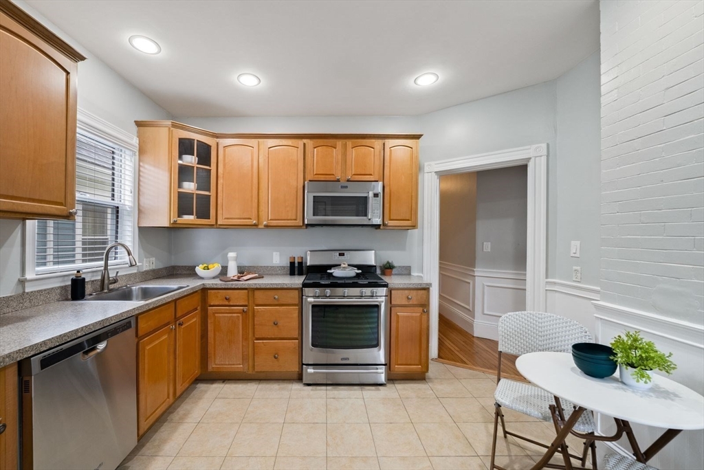 22 Jerome St # 2