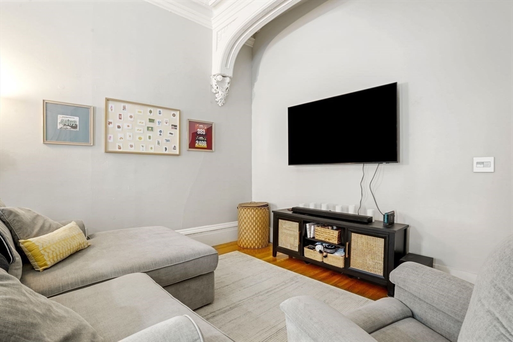 660 Massachusetts Ave # 2