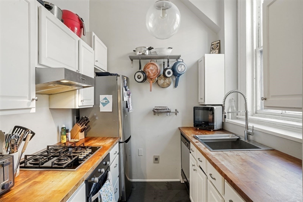 660 Massachusetts Ave # 2