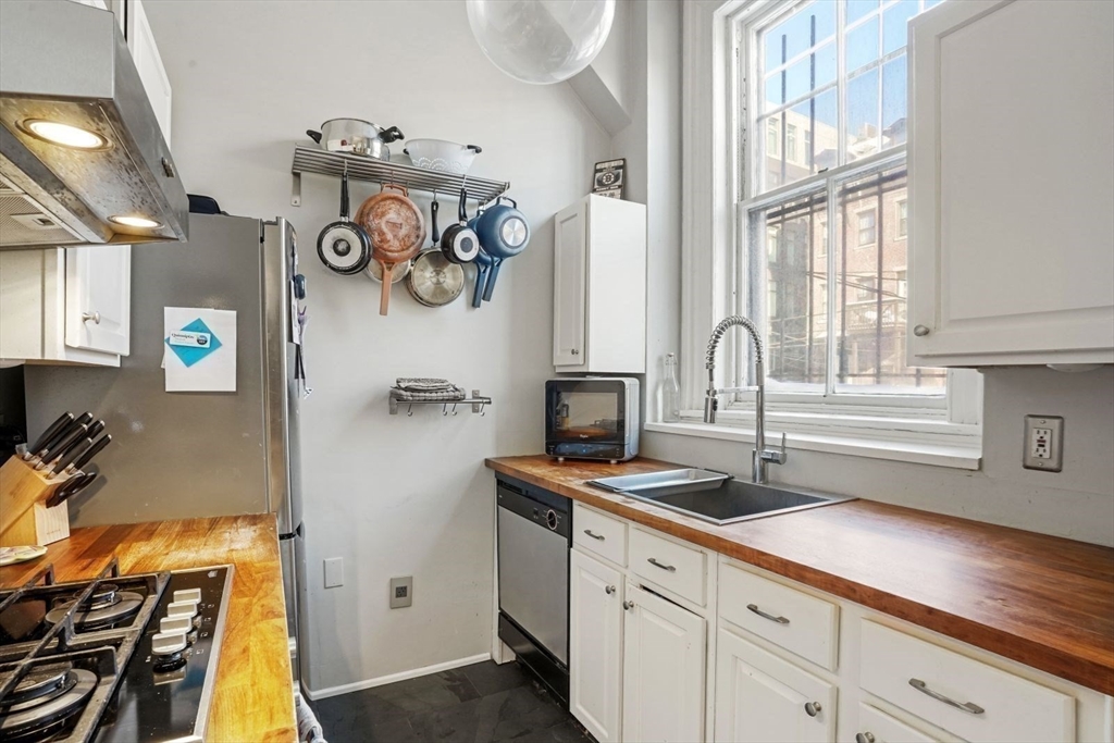 660 Massachusetts Ave # 2