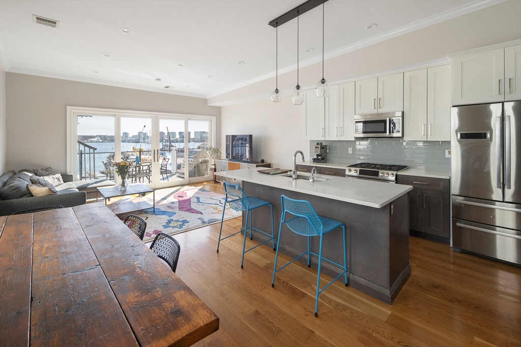 263 Webster St # 3
