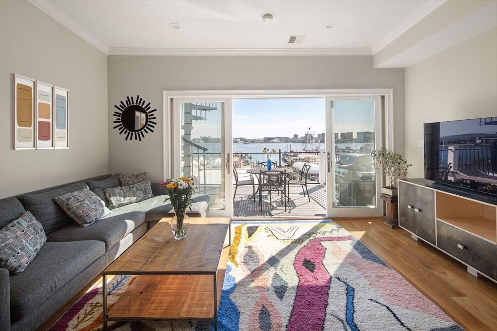 263 Webster St # 3
