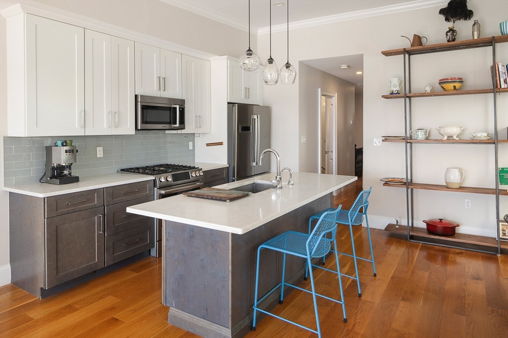 263 Webster St # 3