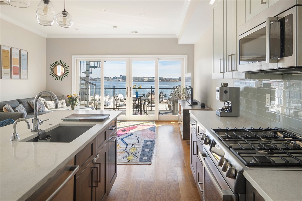 263 Webster St # 3