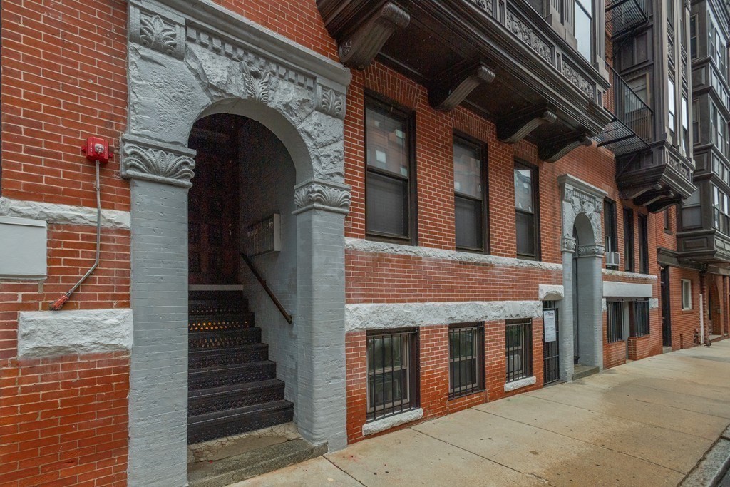 8 Battery Street # 3