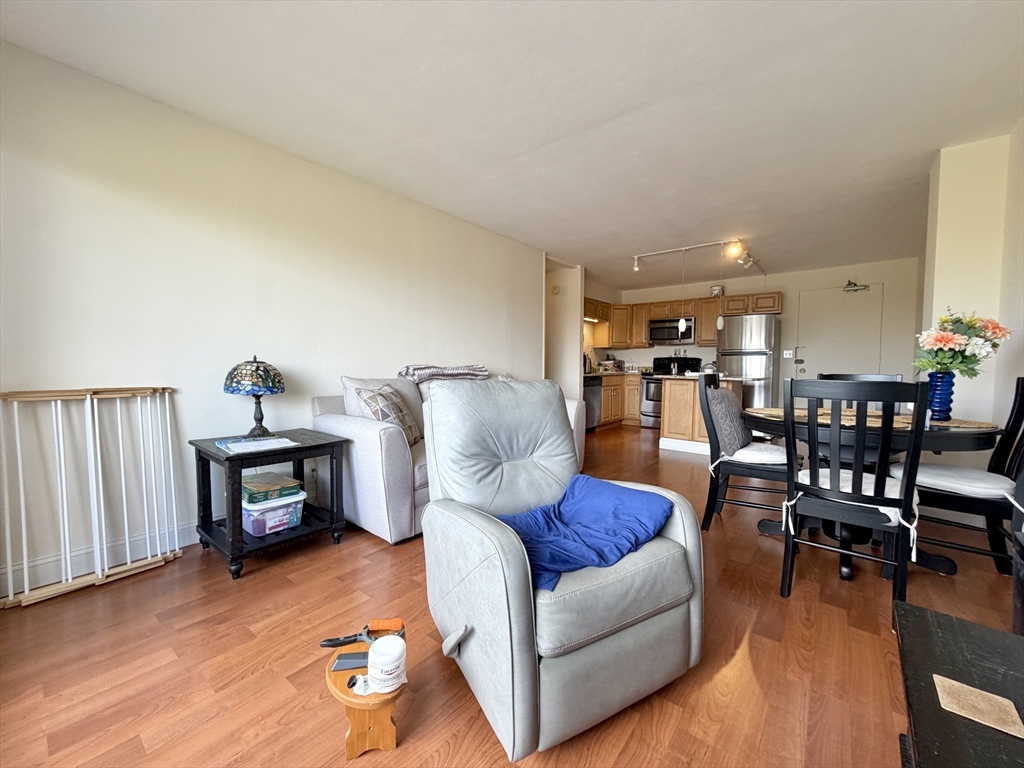29 Concord Ave # 706