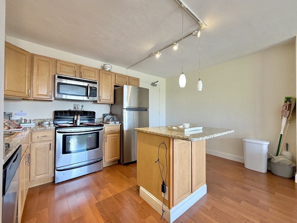 29 Concord Ave # 706