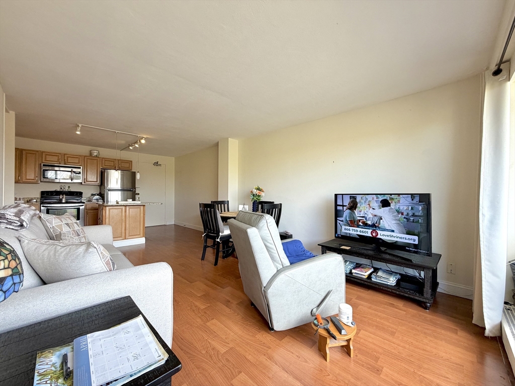 29 Concord Ave # 706