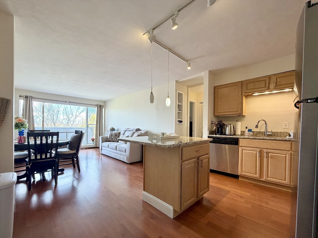 29 Concord Ave # 706