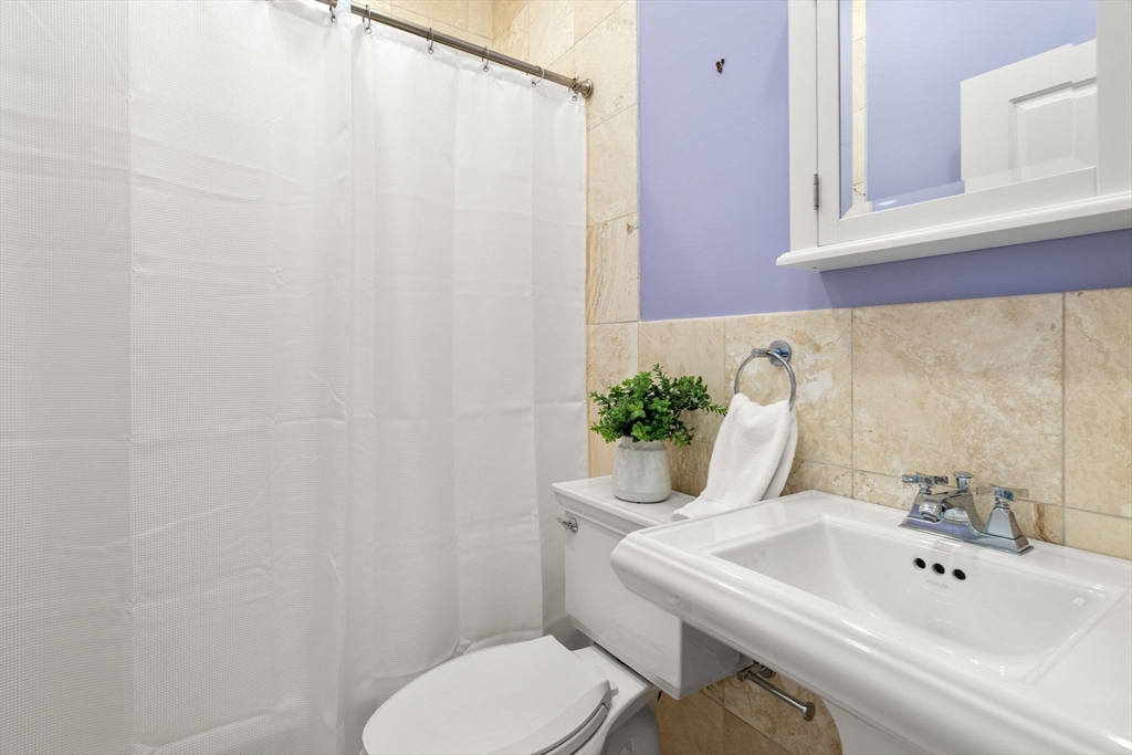 11 Wyman St # 2A