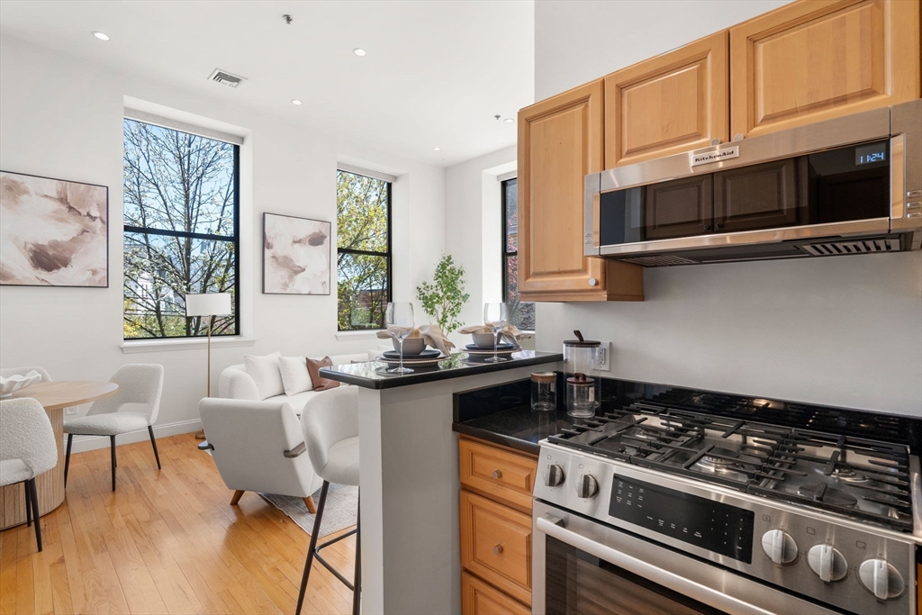11 Wyman St # 2A