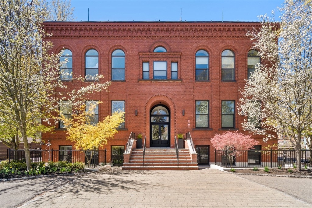 11 Wyman St # 2A
