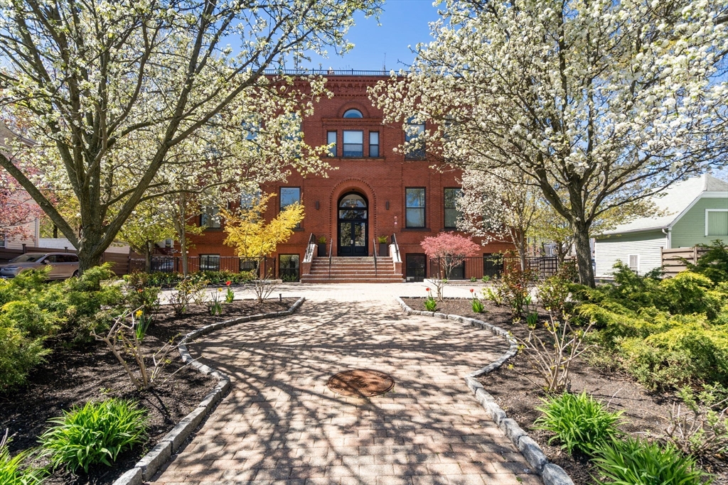 11 Wyman St # 2A