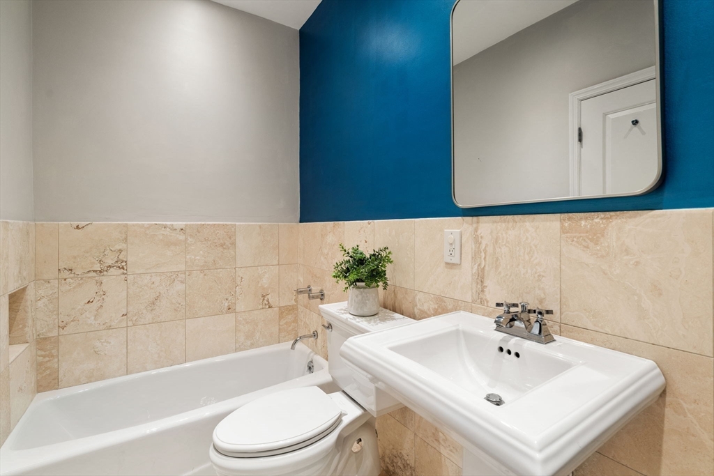 11 Wyman St # 2A