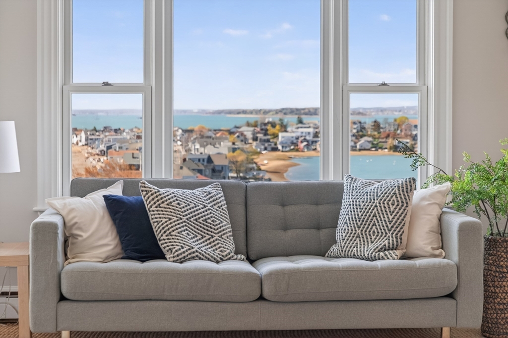 51 Harbor View Ave Unit: PH3