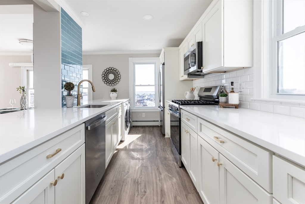 51 Harbor View Ave Unit: PH3
