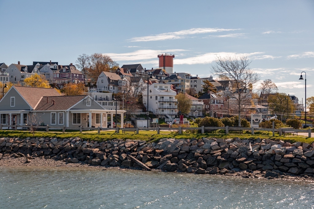 51 Harbor View Ave Unit: PH3