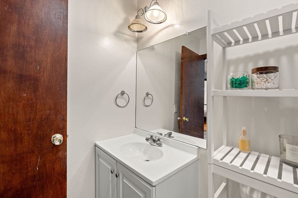 141 Emerson St # 4