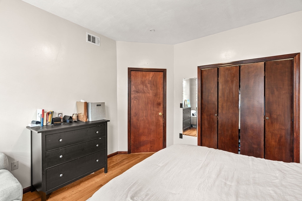 141 Emerson St # 4