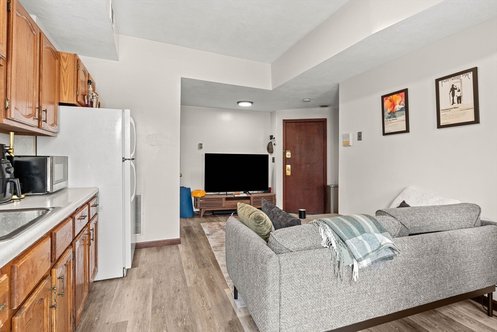 141 Emerson St # 4