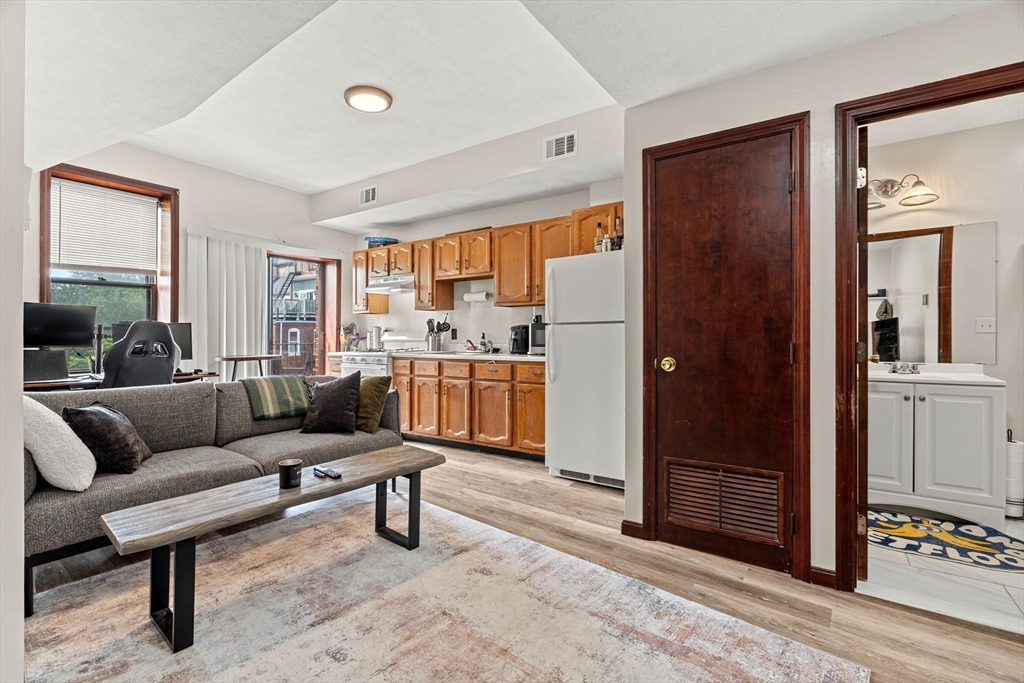 141 Emerson St # 4