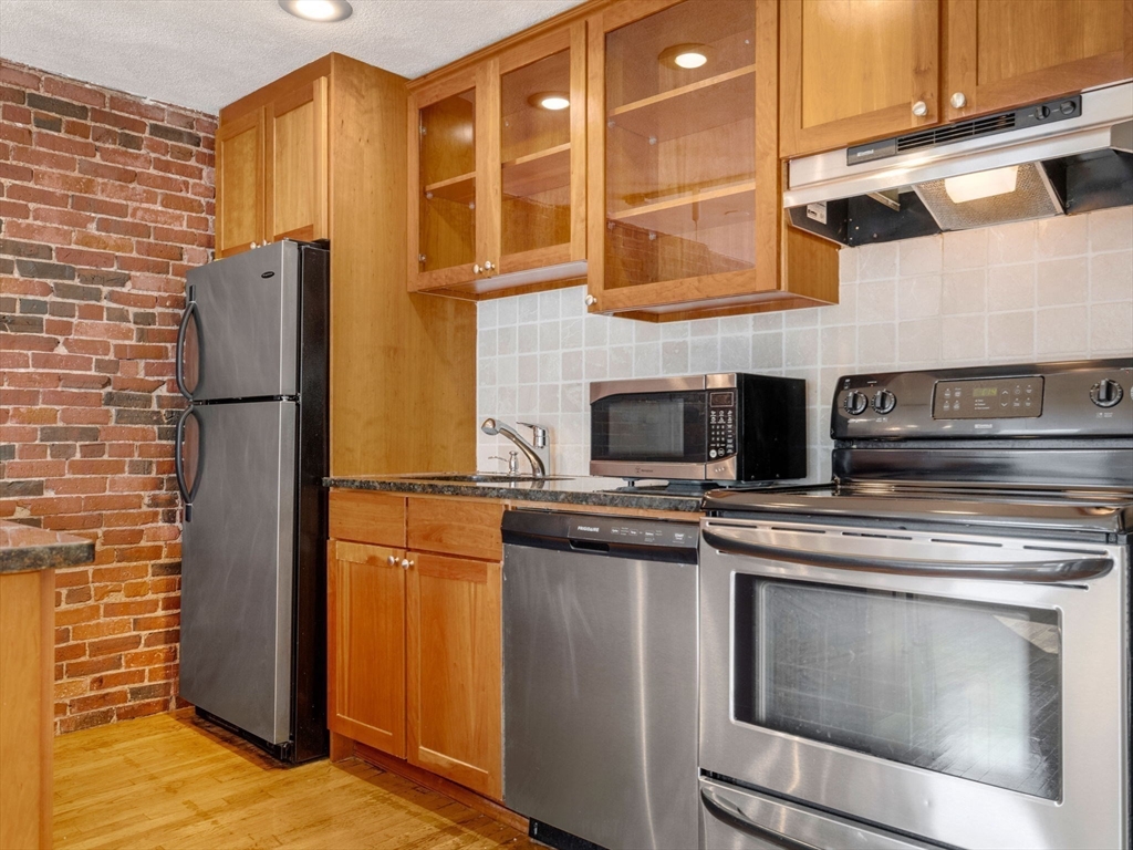 386 Commercial Street # 4A