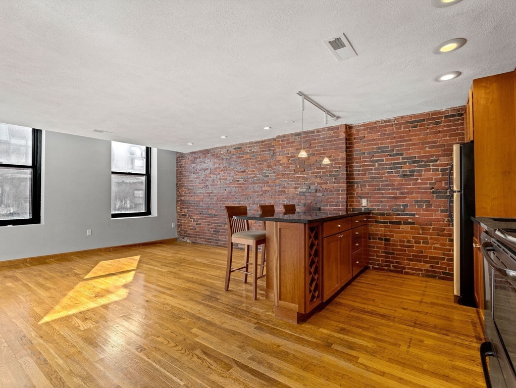 386 Commercial Street # 4A