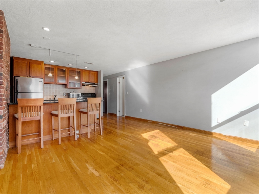 386 Commercial Street # 4A