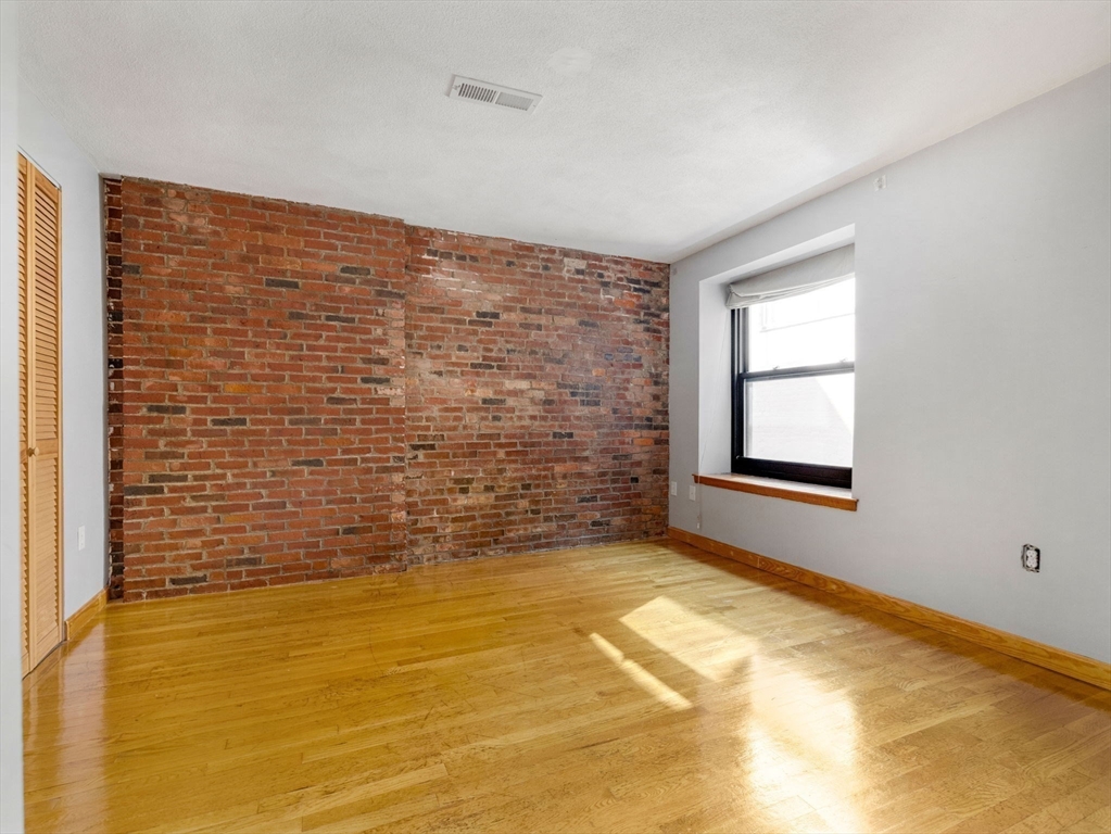 386 Commercial Street # 4A