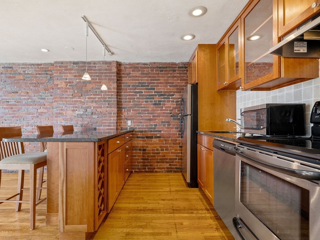 386 Commercial Street # 4A