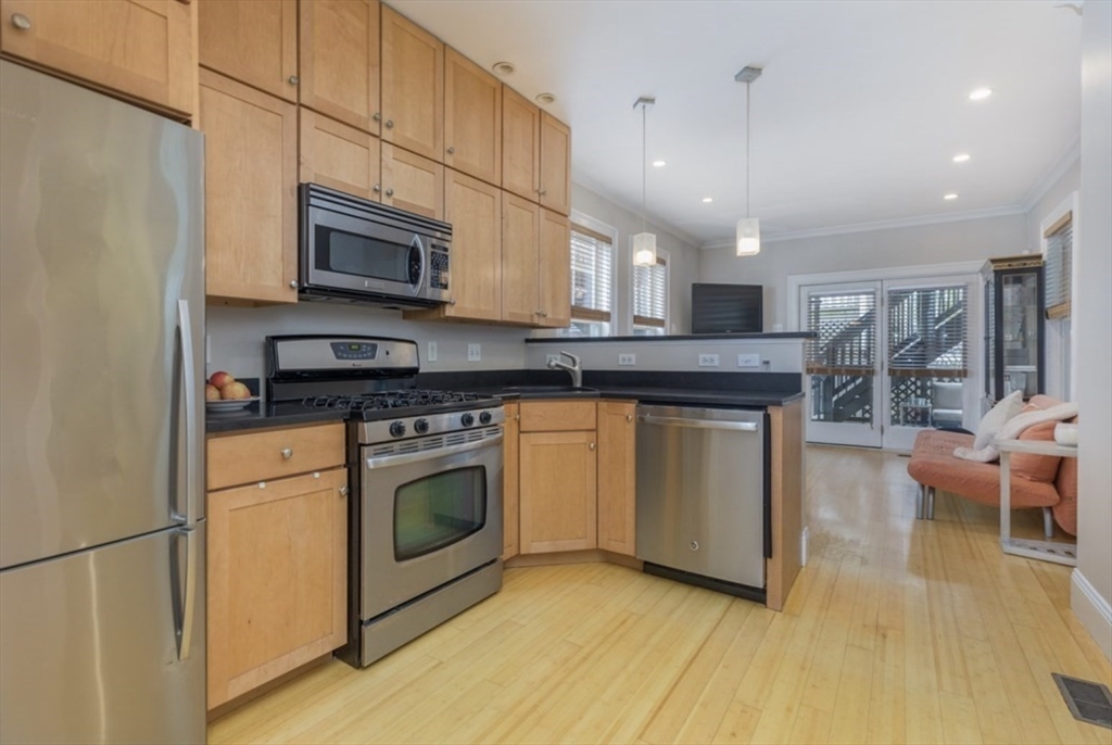 3 Leeds St # 1