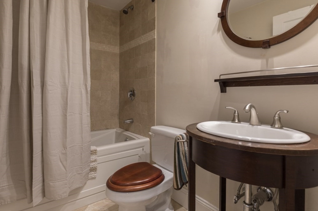 3 Leeds St # 1