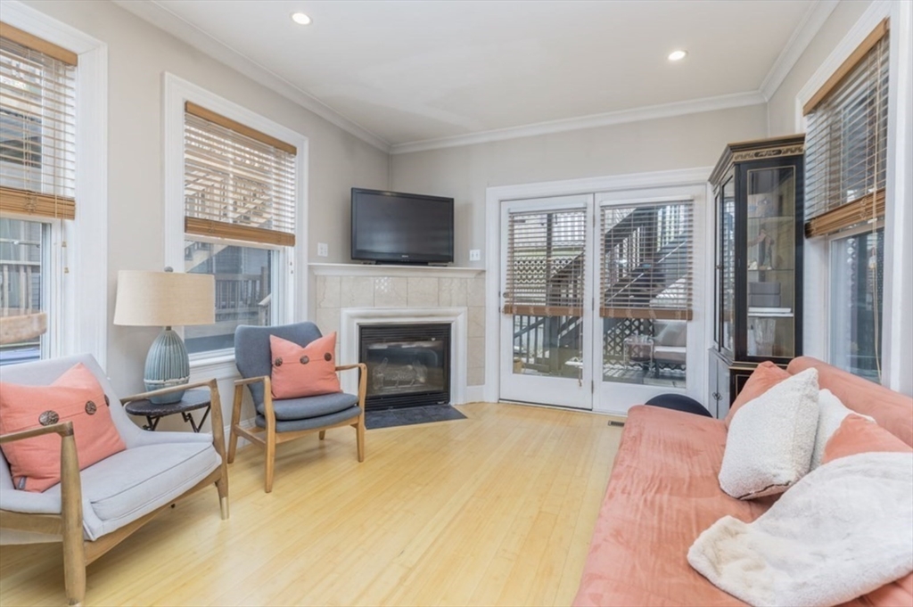3 Leeds St # 1