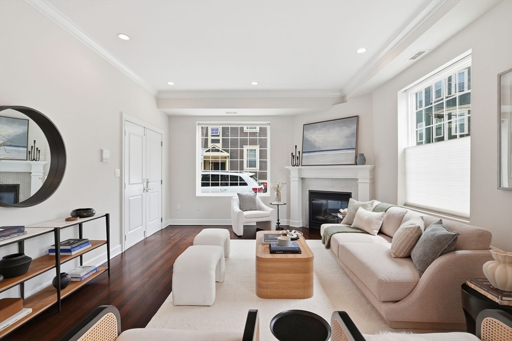 155 W 9th St. # 1