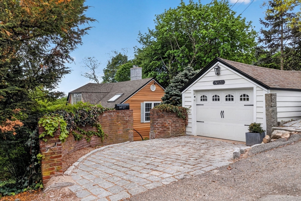 27 Wellington Ln