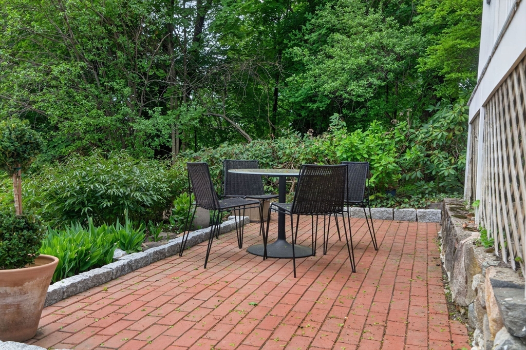 27 Wellington Ln