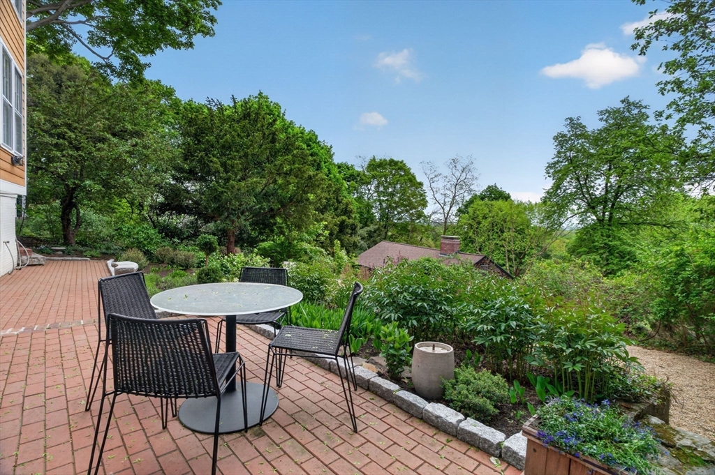 27 Wellington Ln