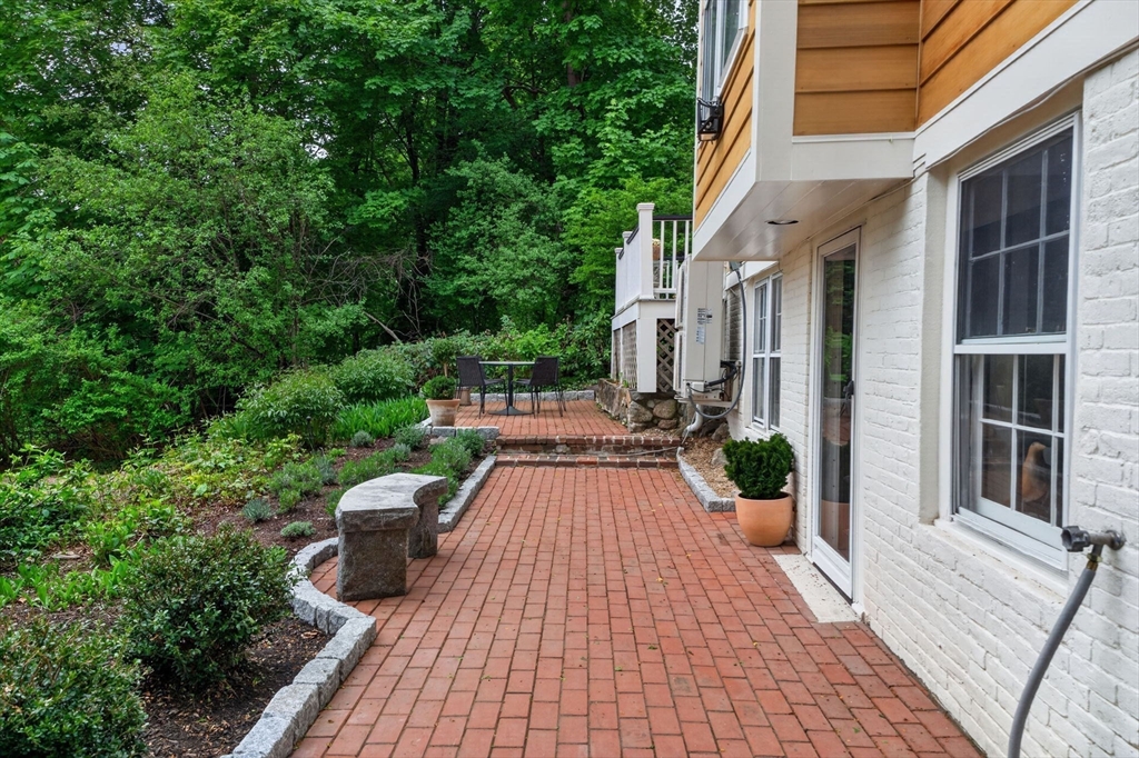 27 Wellington Ln