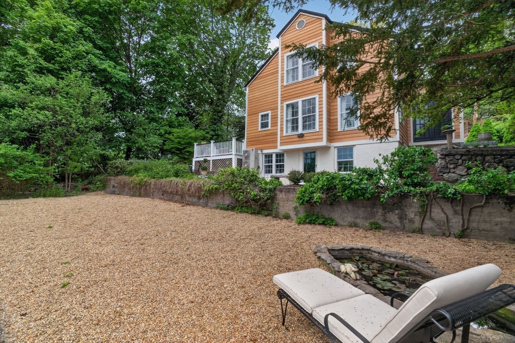 27 Wellington Ln